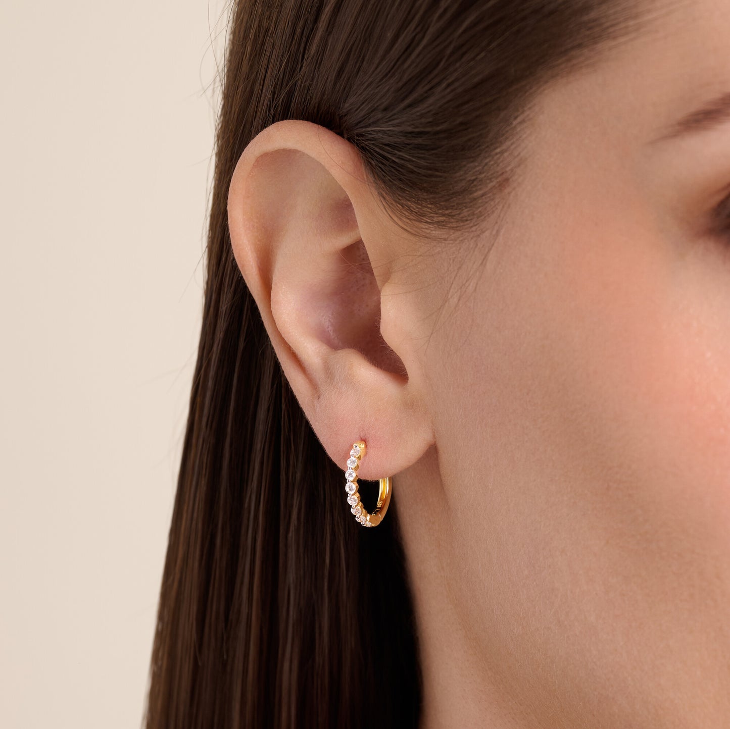 Slim Shared Prong Hoop Earrings in 14K Yellow Gold | Monte Luna